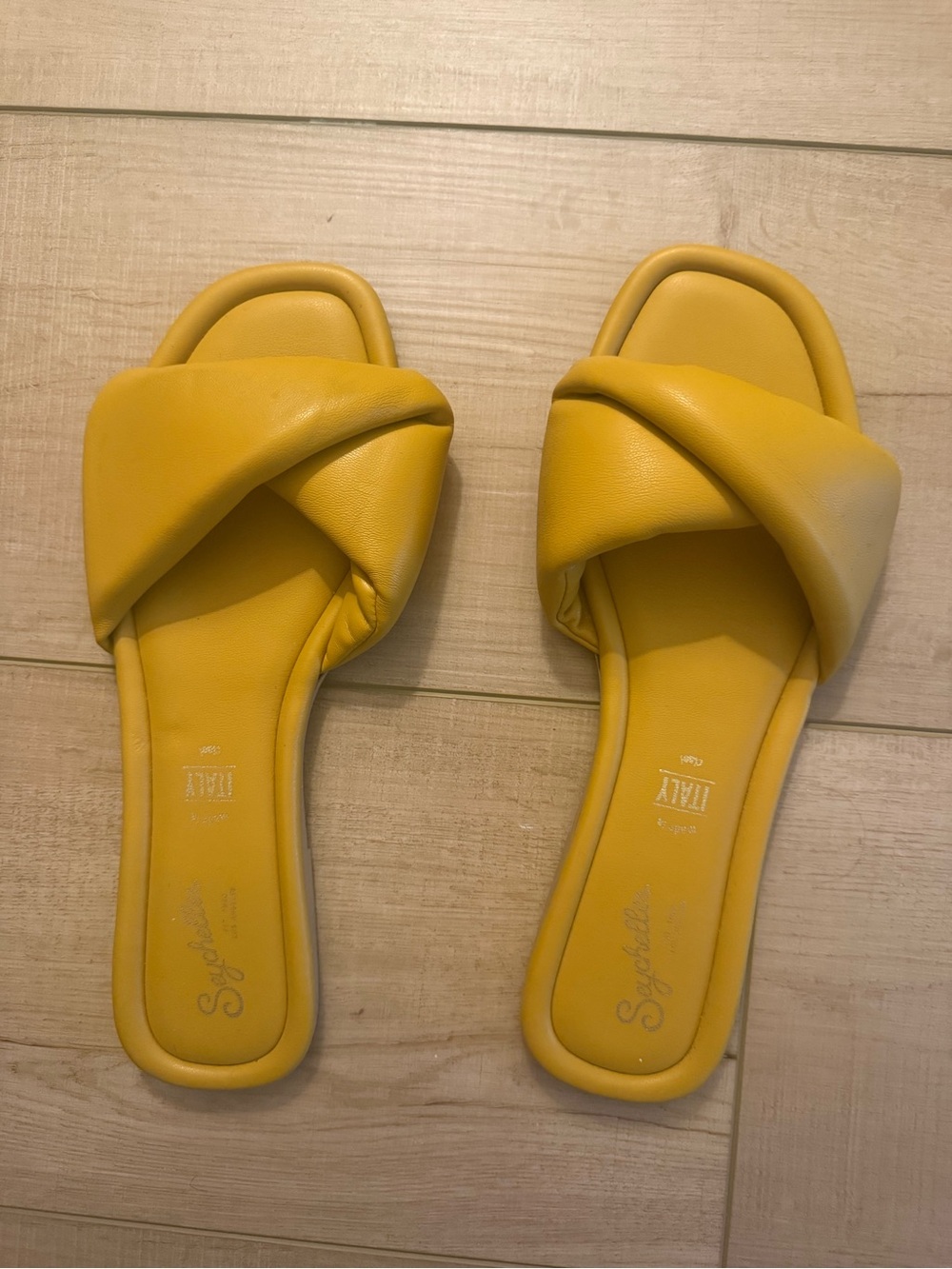 Seychelles Women’s Yellow Mustard Cross-Band Slide Sandals Size 8.5